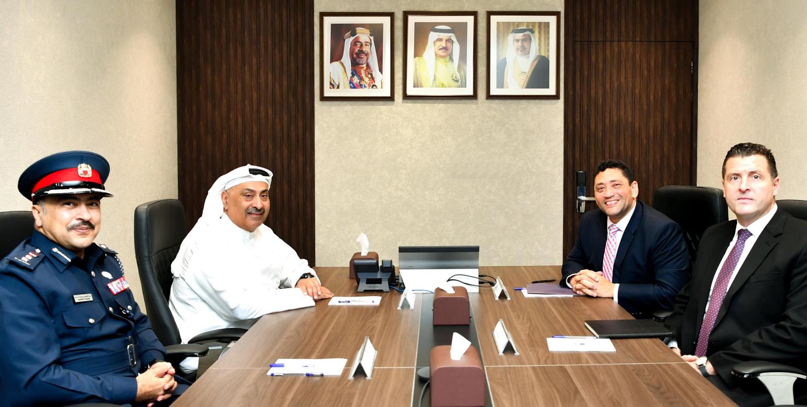 وكيل وزارة الداخلية يستقبل نائب السفير الأمريكي لدى مملكة البحرين<